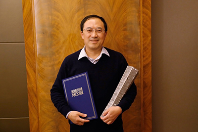 冯小明院士获颁未来科学大奖物质科学奖
