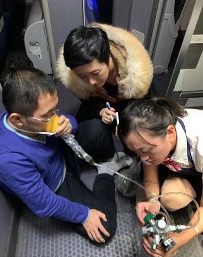 陈蕾教授飞机上两次救人 引发社会高度赞誉
