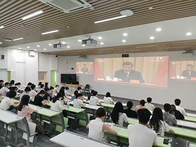 川大干部师生认真学习习近平总书记在庆祝中国共产主义青年团成立100周年大会上的重要讲话精神